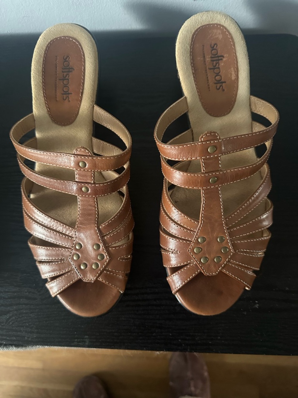 Soft spots Women's Brown Strappy Slide Sandals